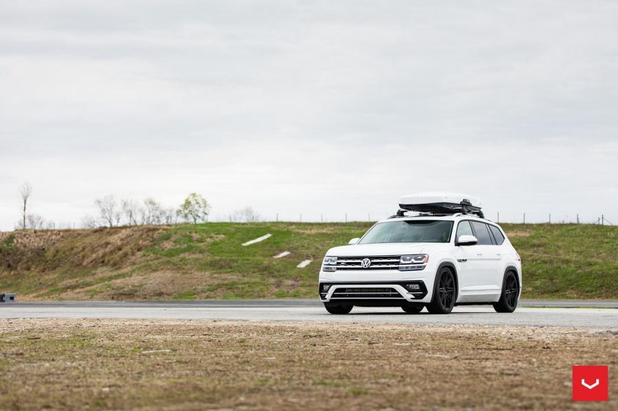  Volkswagen Atlas R-Line on Vossen Wheels (CV10) 2019 года  (фото 29 из 53)